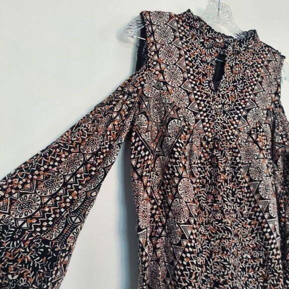 Angie Shirt Size Small Black Lace Cold Shoulder Top - Picture 6 of 10